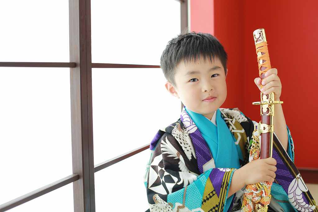 ５歳の七五三はかっこよく!!✨刀や銃で遊びながら楽しく撮影でき